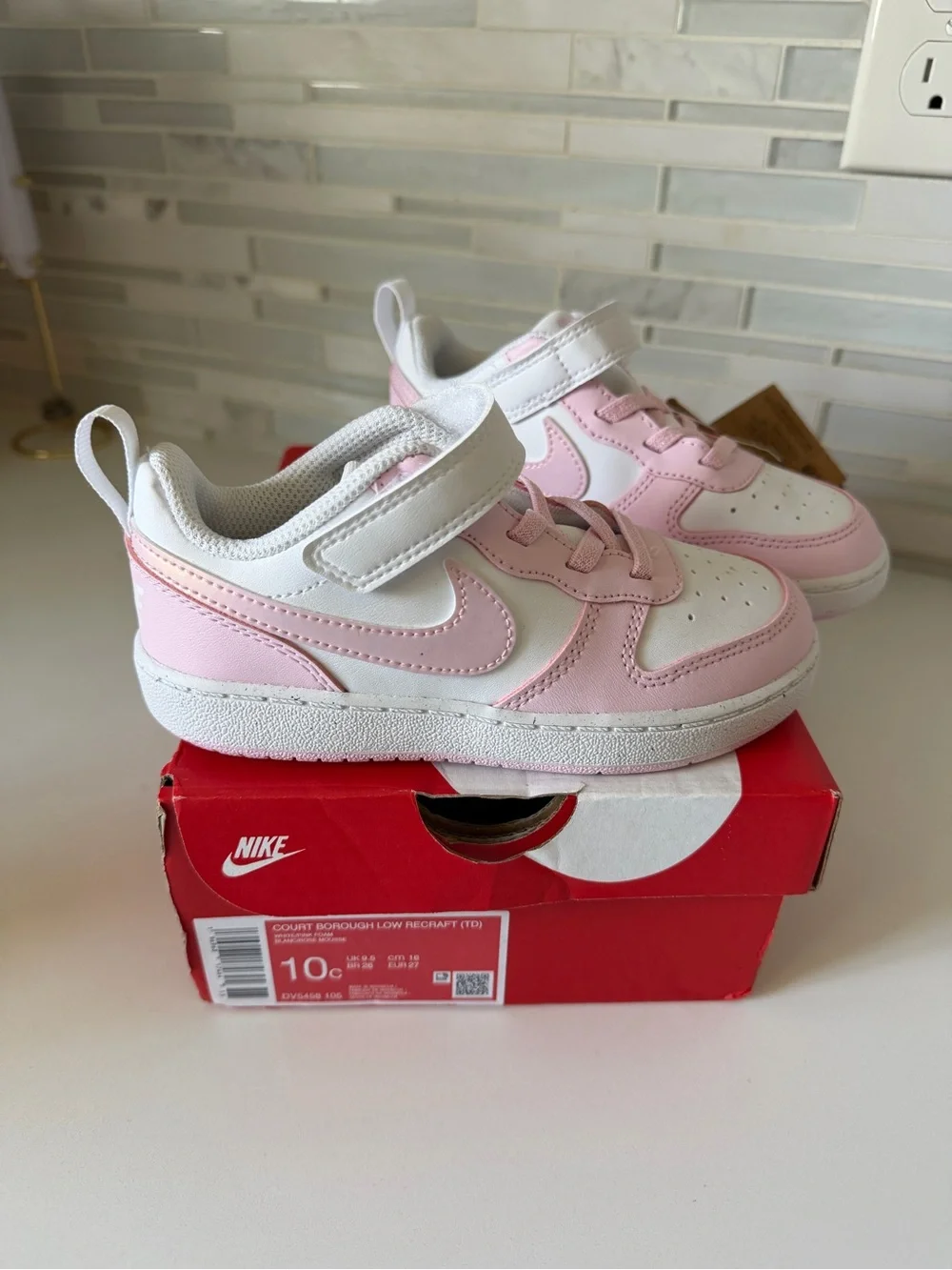 Nike Kids White and Pink Low-Top Sneakers with Hook-and-Loop Strap